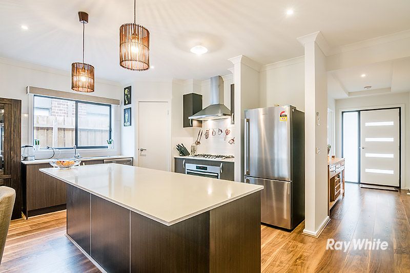 8 Fairlane Court, Cranbourne East, VIC 3977