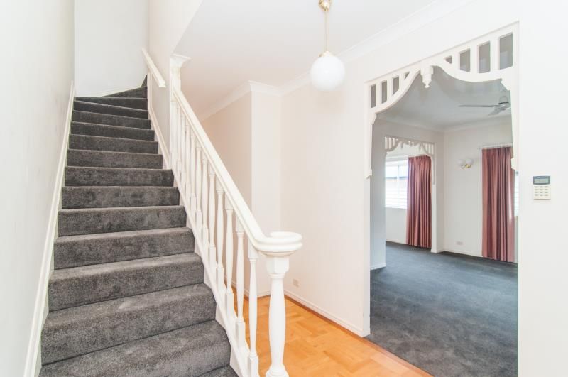 82 Windsor Road, Red Hill, QLD 4059