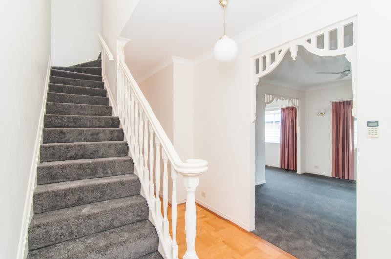 82 Windsor Road, Red Hill, QLD 4059