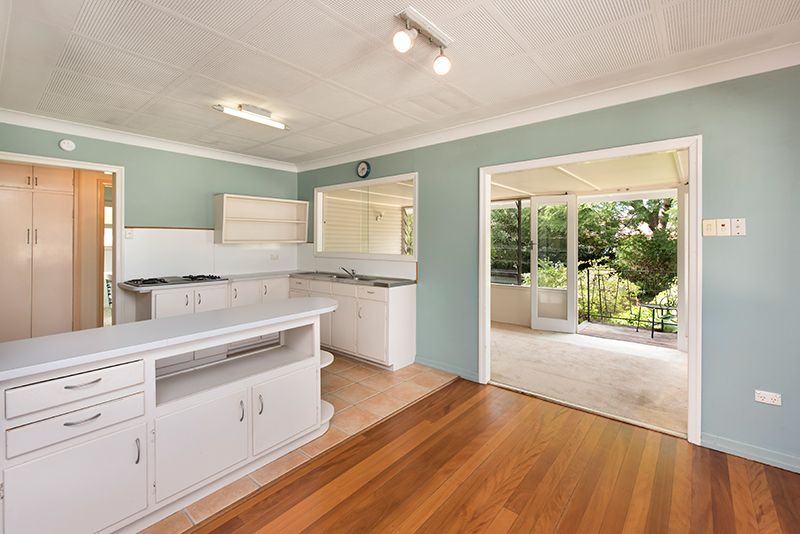 10 Justin Street, Holland Park West, QLD 4121
