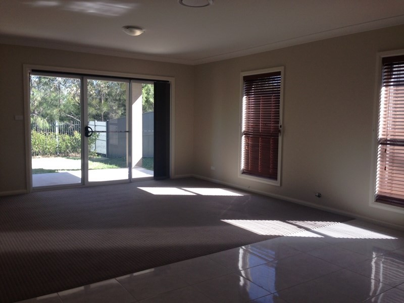 8 Townsend Crescent, Ropes Crossing, NSW 2760