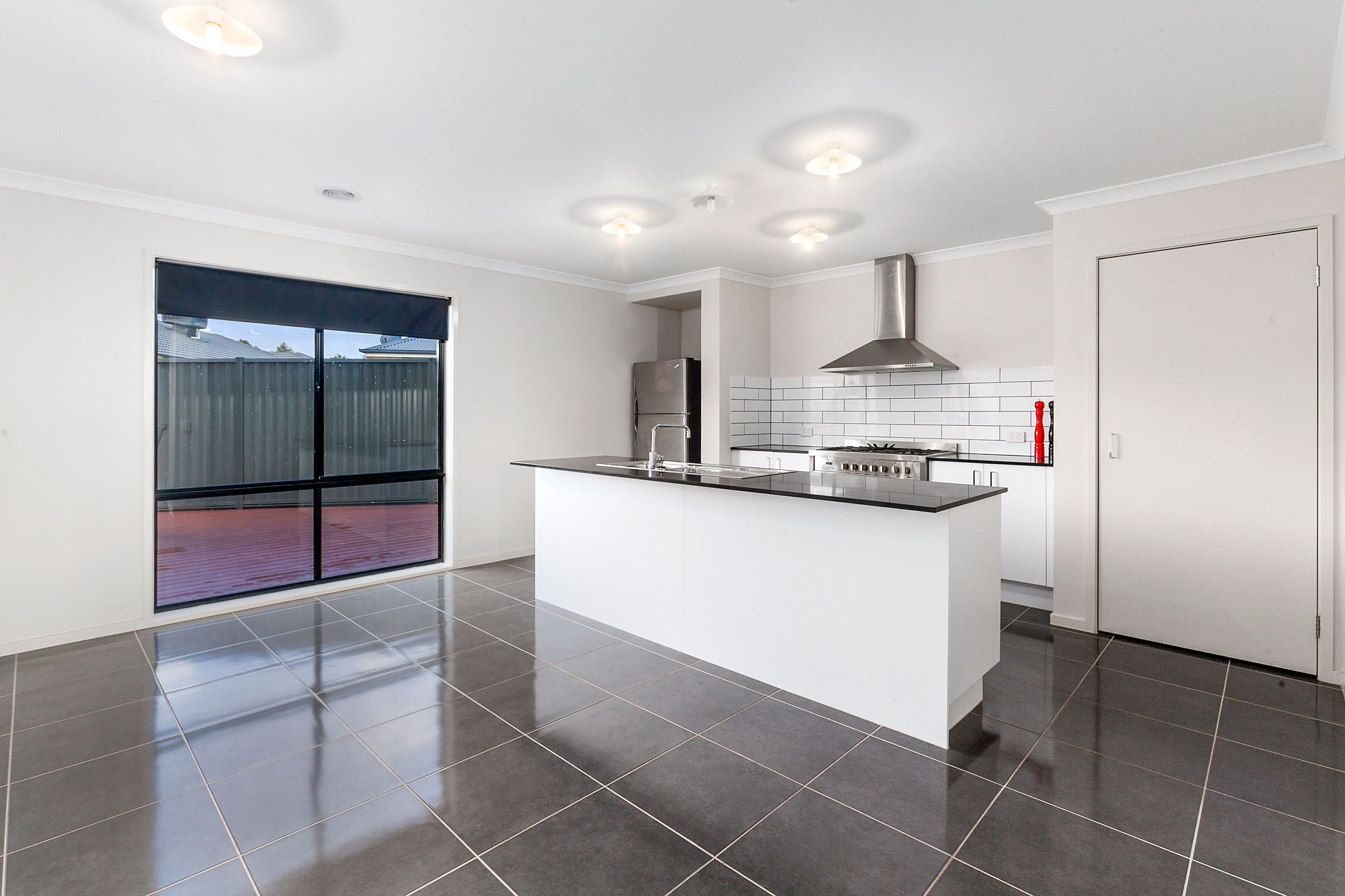 8 Eastlakes Boulevard, Lara, VIC 3212