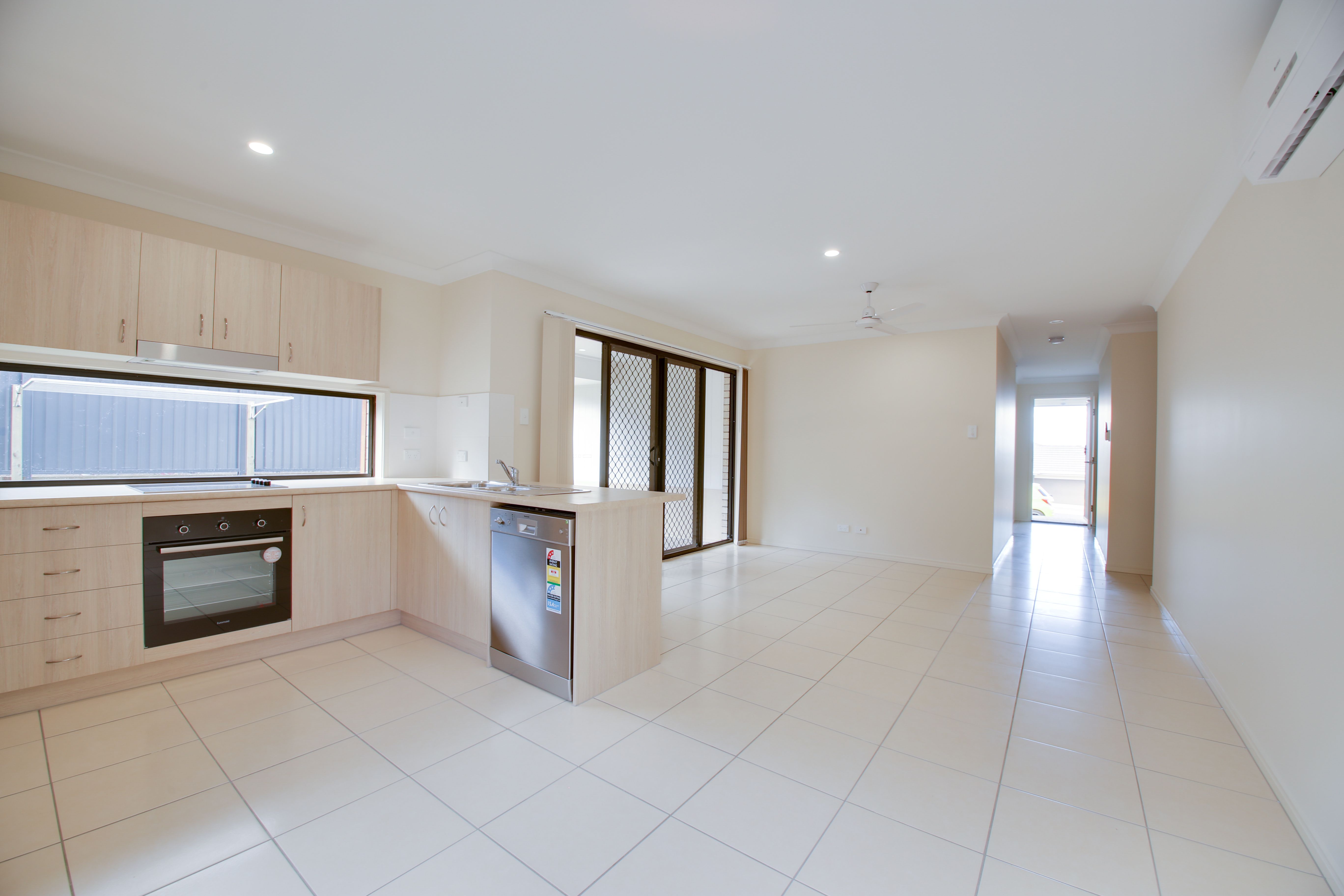 1/14 Gooloowan Circle, BRASSALL, QLD 4305