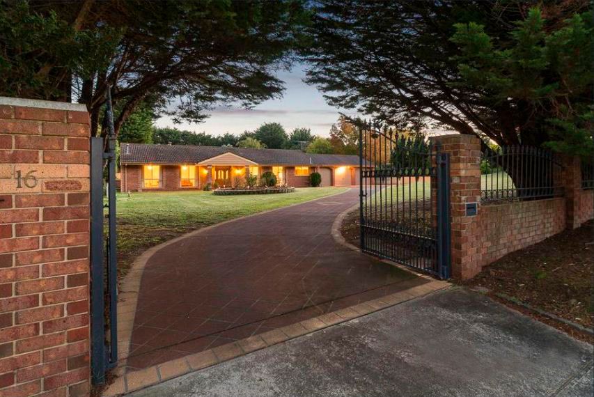 16 Lockhart Drive, Rosebud, VIC 3939