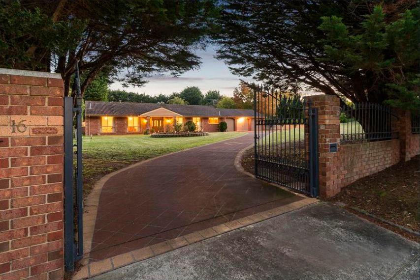 16 Lockhart Drive, Rosebud, VIC 3939
