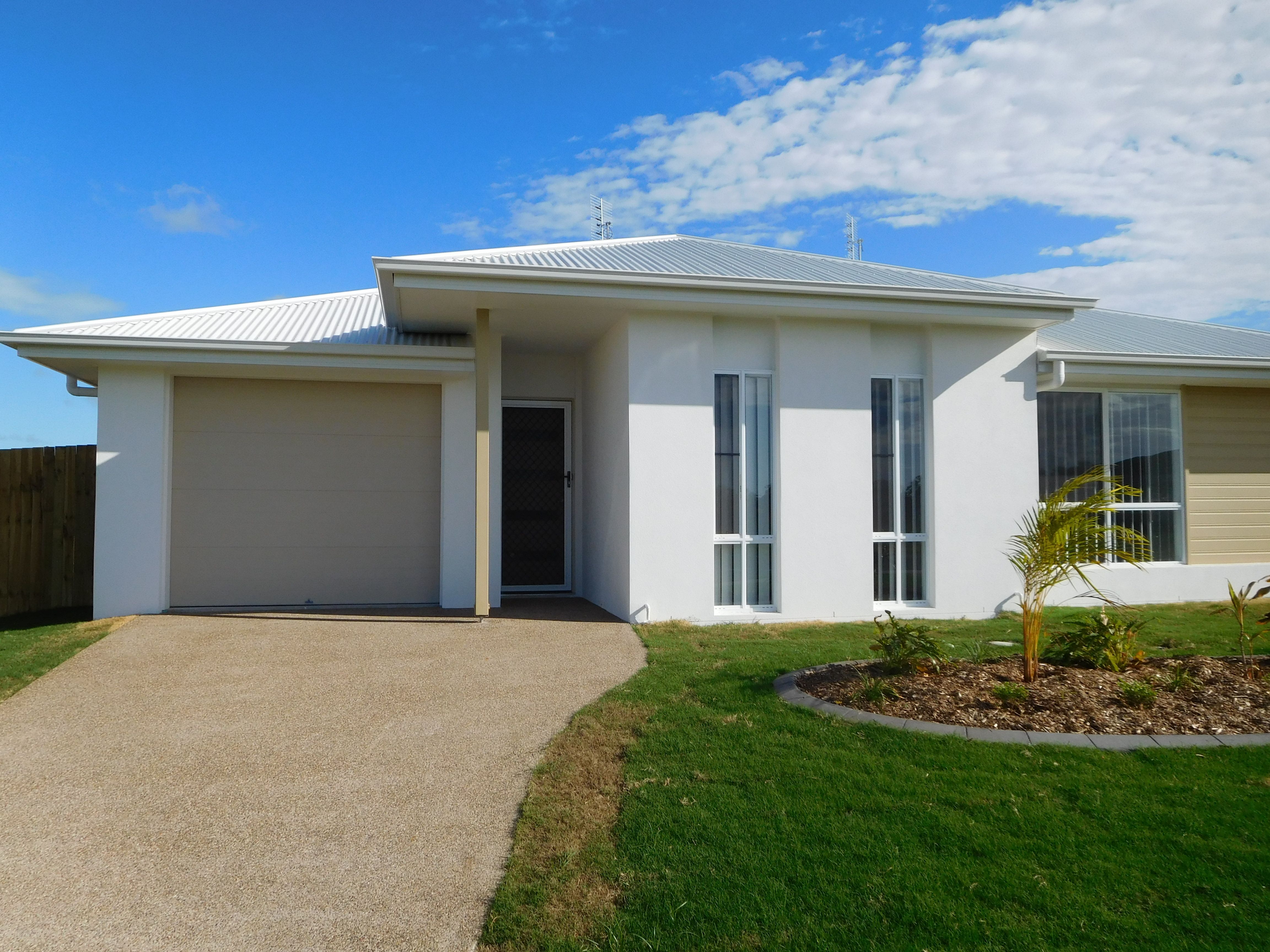 Unit 1/23 Imperial Court, ELI WATERS, QLD 4655