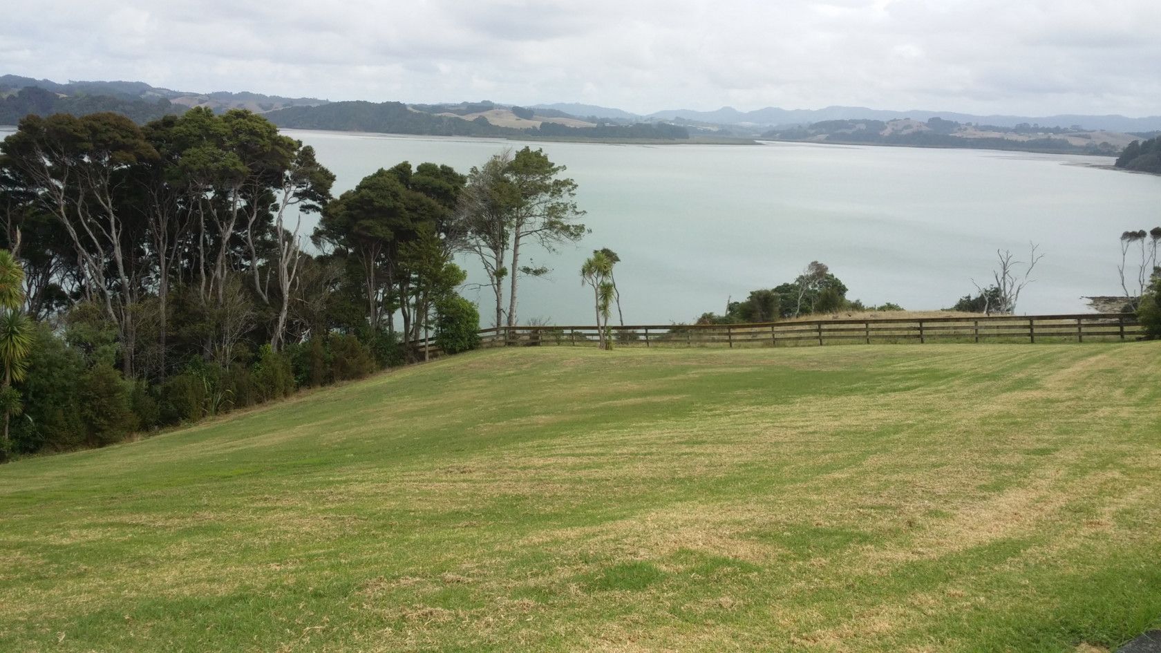 Algies Bay, Rodney
