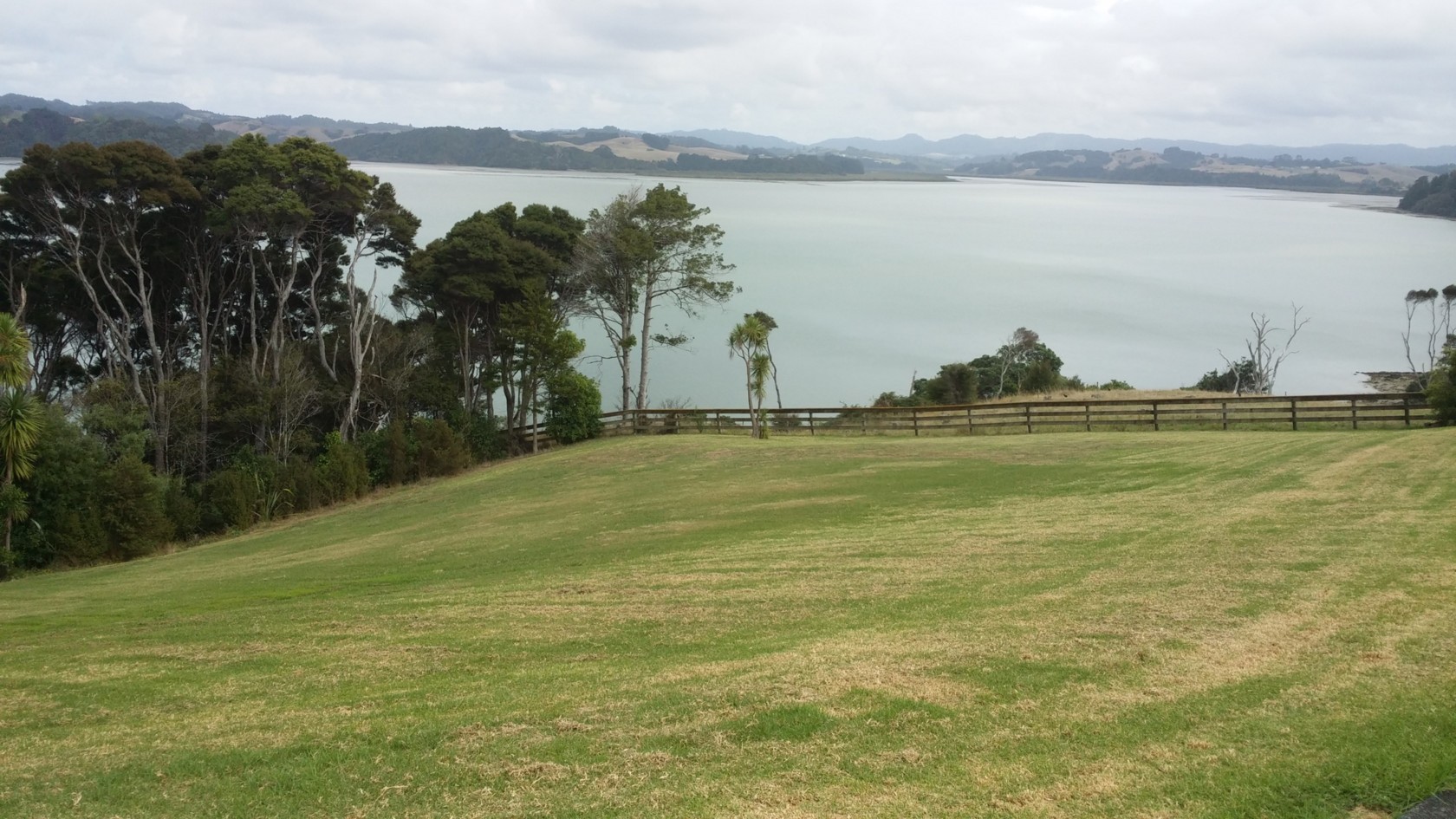 Algies Bay, Rodney