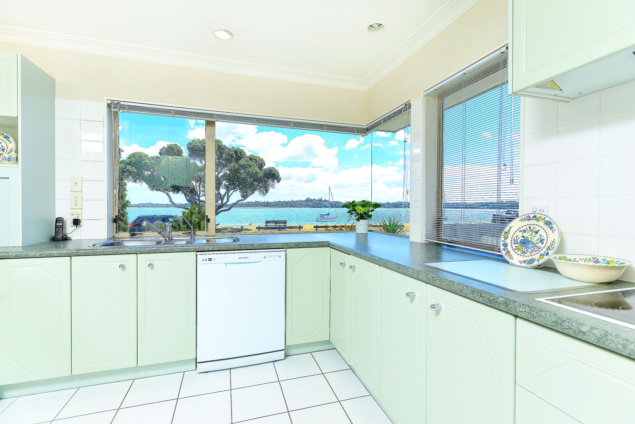 17 The Parade, Bucklands Beach, Manukau City