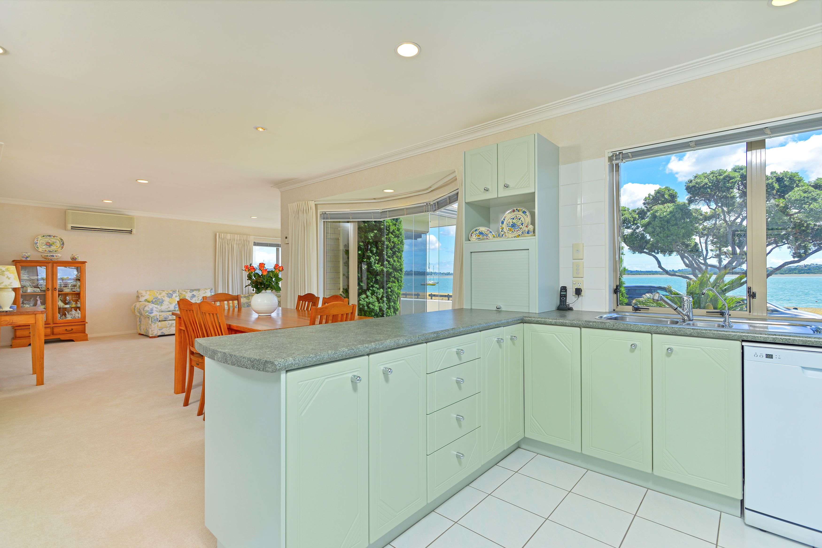 17 The Parade, Bucklands Beach, Manukau City