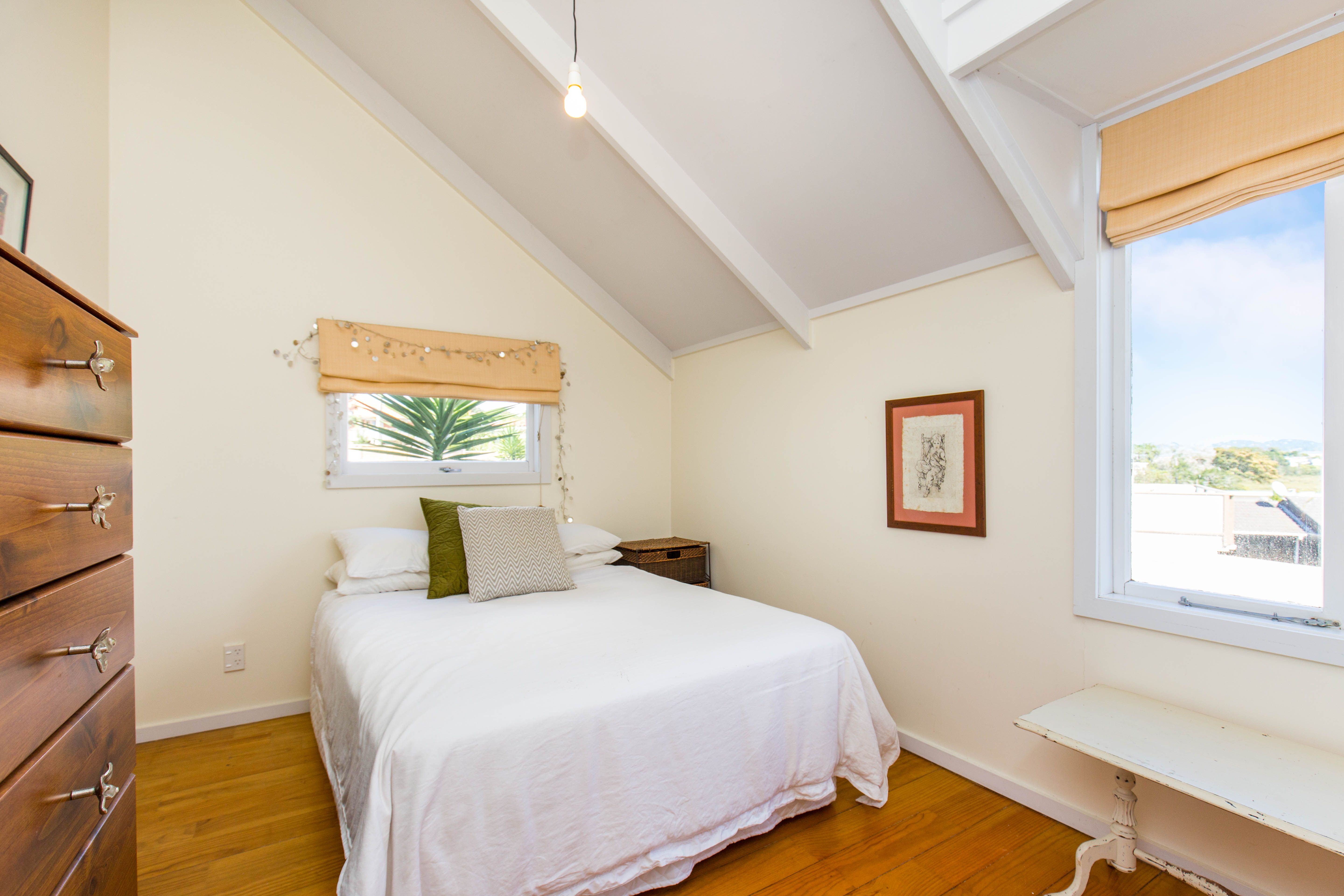 2/5 Seaside Avenue, Waterview, Auckland City