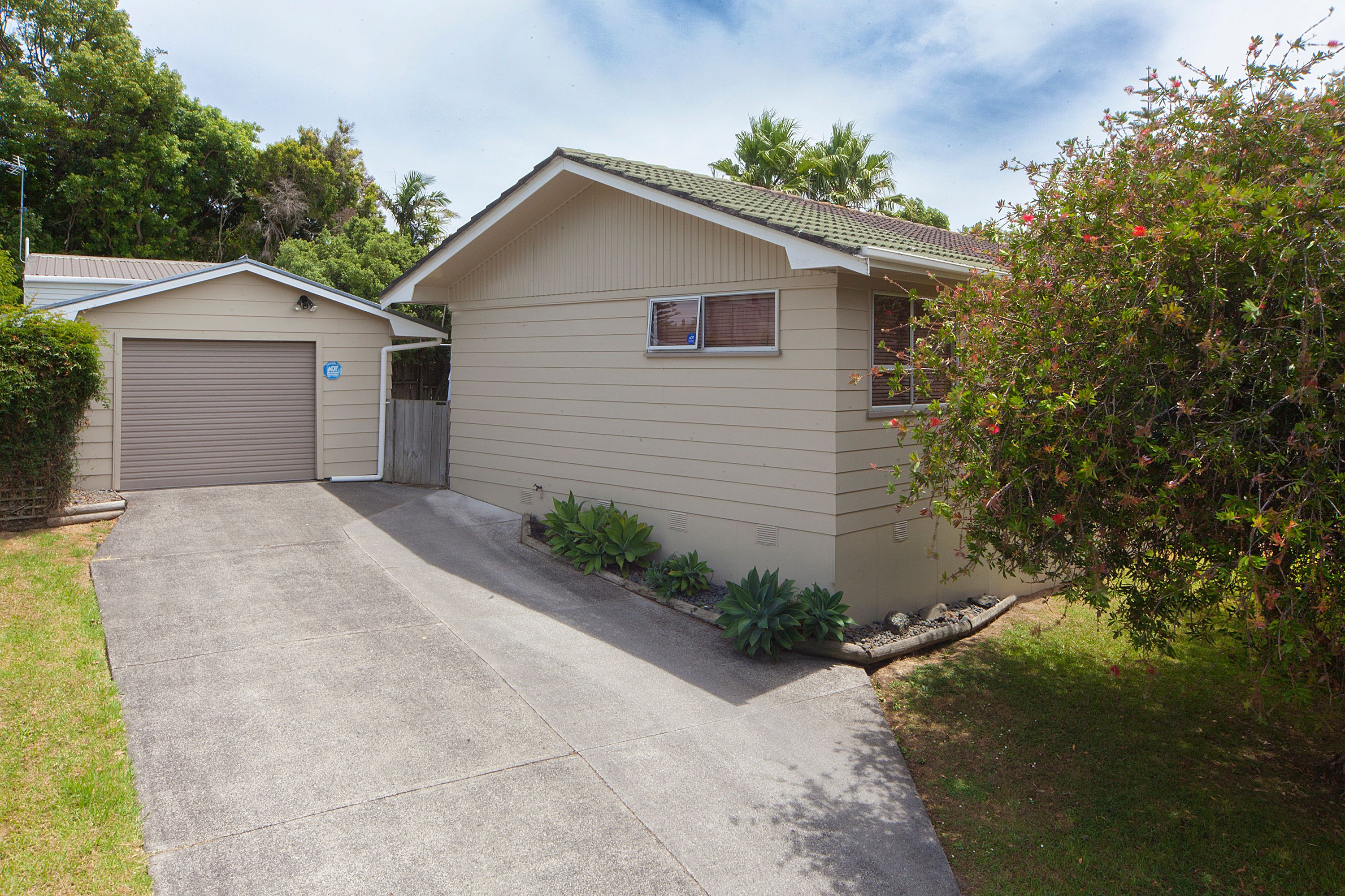 1 Eagleson Street, Torbay, North Shore City
