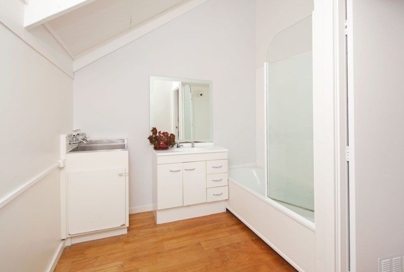 2/5 Seaside Avenue, Waterview, Auckland City