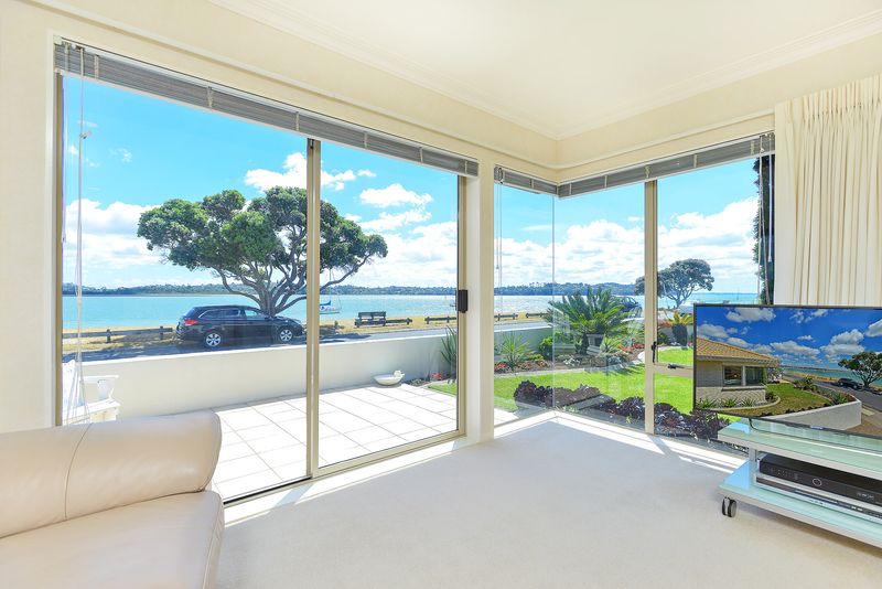 Spectacular Waterfront Property - Bucklands Beach