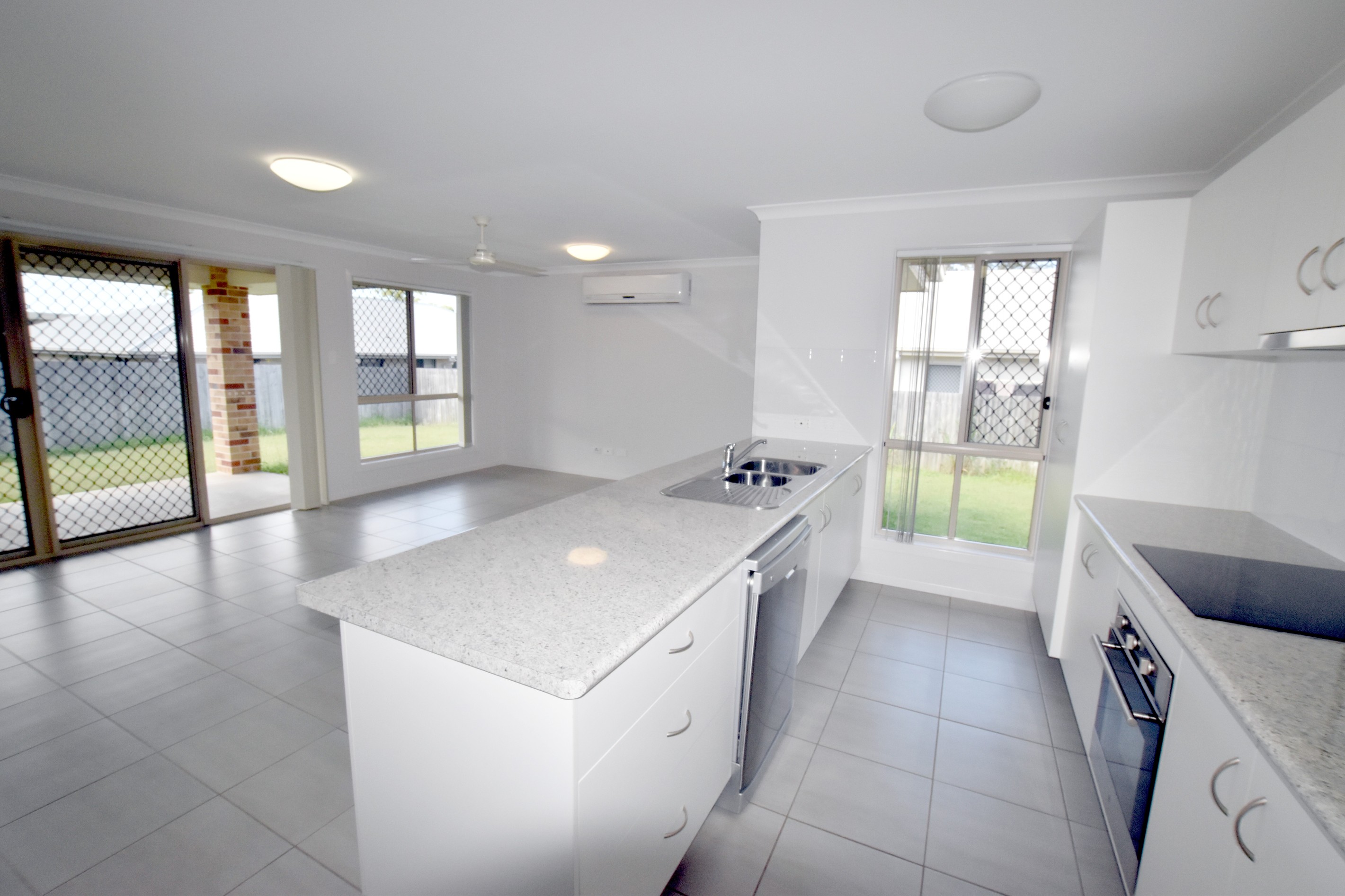 37 Iris Road, Kirkwood, QLD 4680