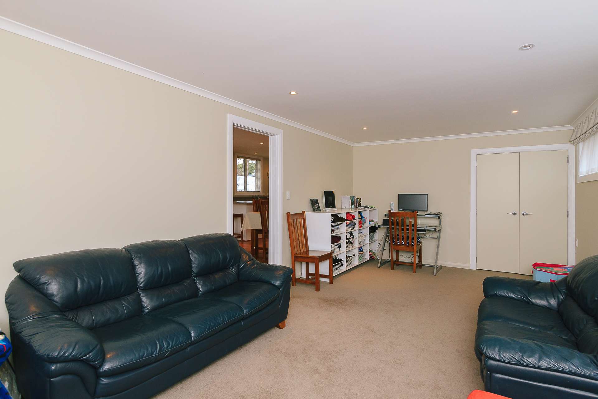 54 Golders Road photo 3