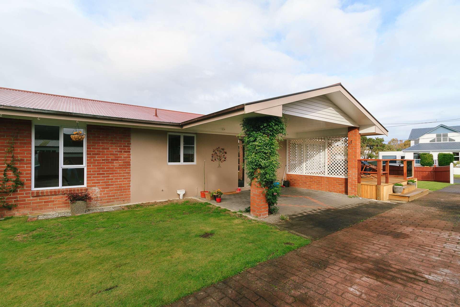 54 Golders Road photo 1