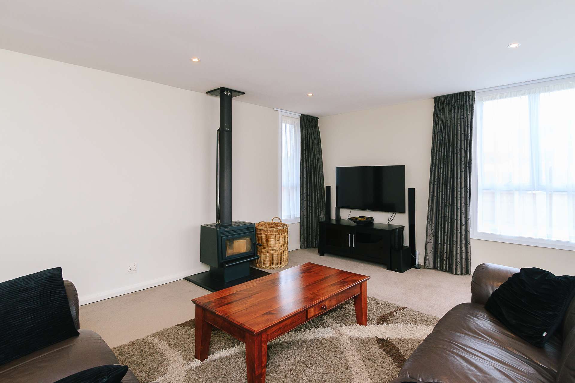 54 Golders Road photo 4