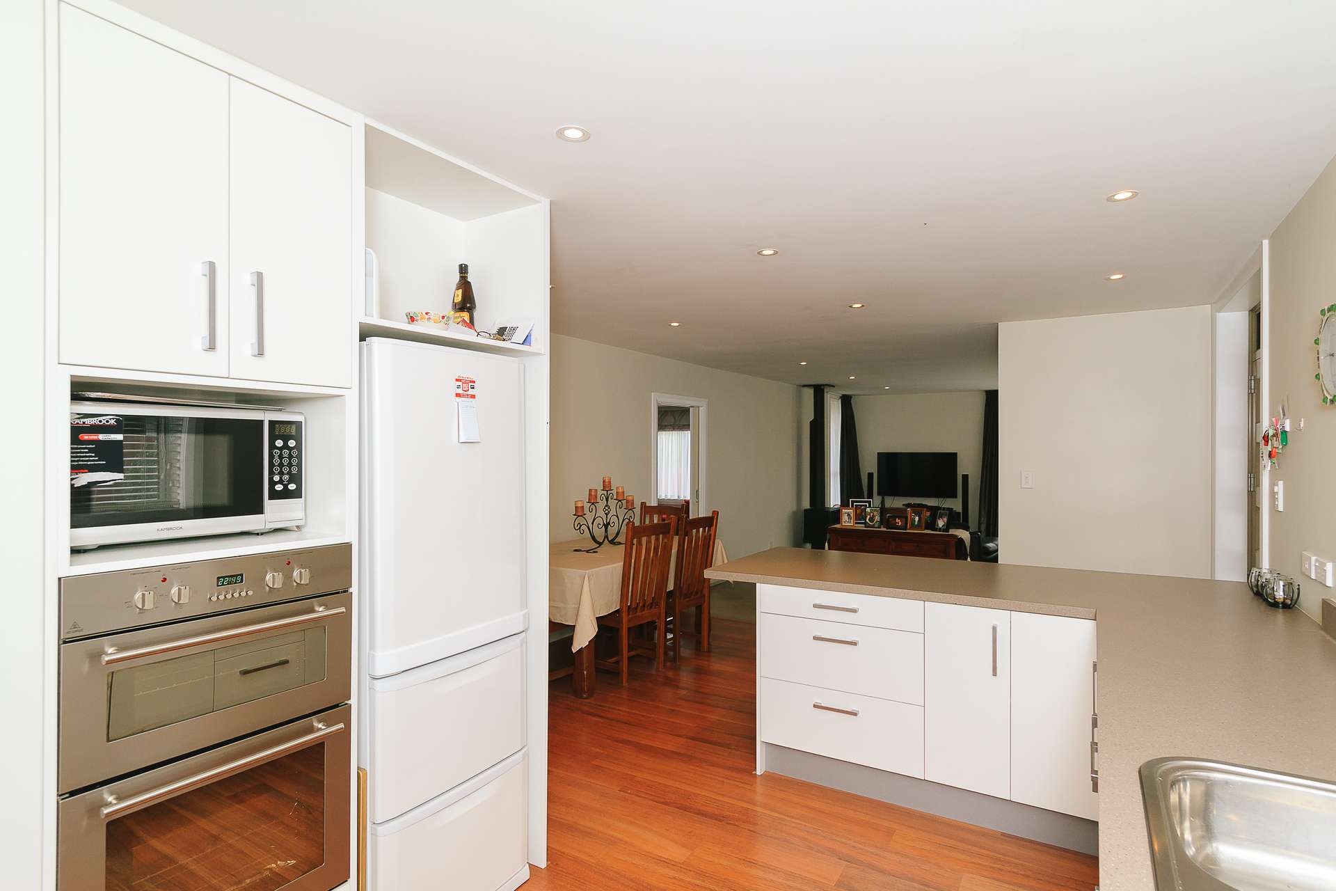 54 Golders Road photo 7
