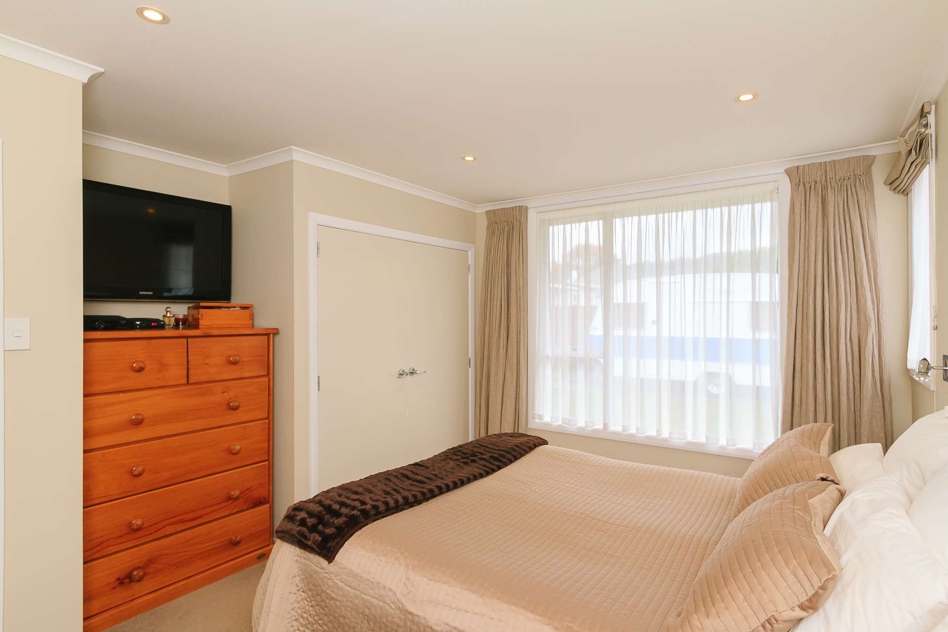 54 Golders Road photo 8