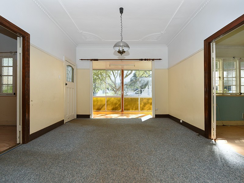 10 Collins Street, Mount Lofty, QLD 4350