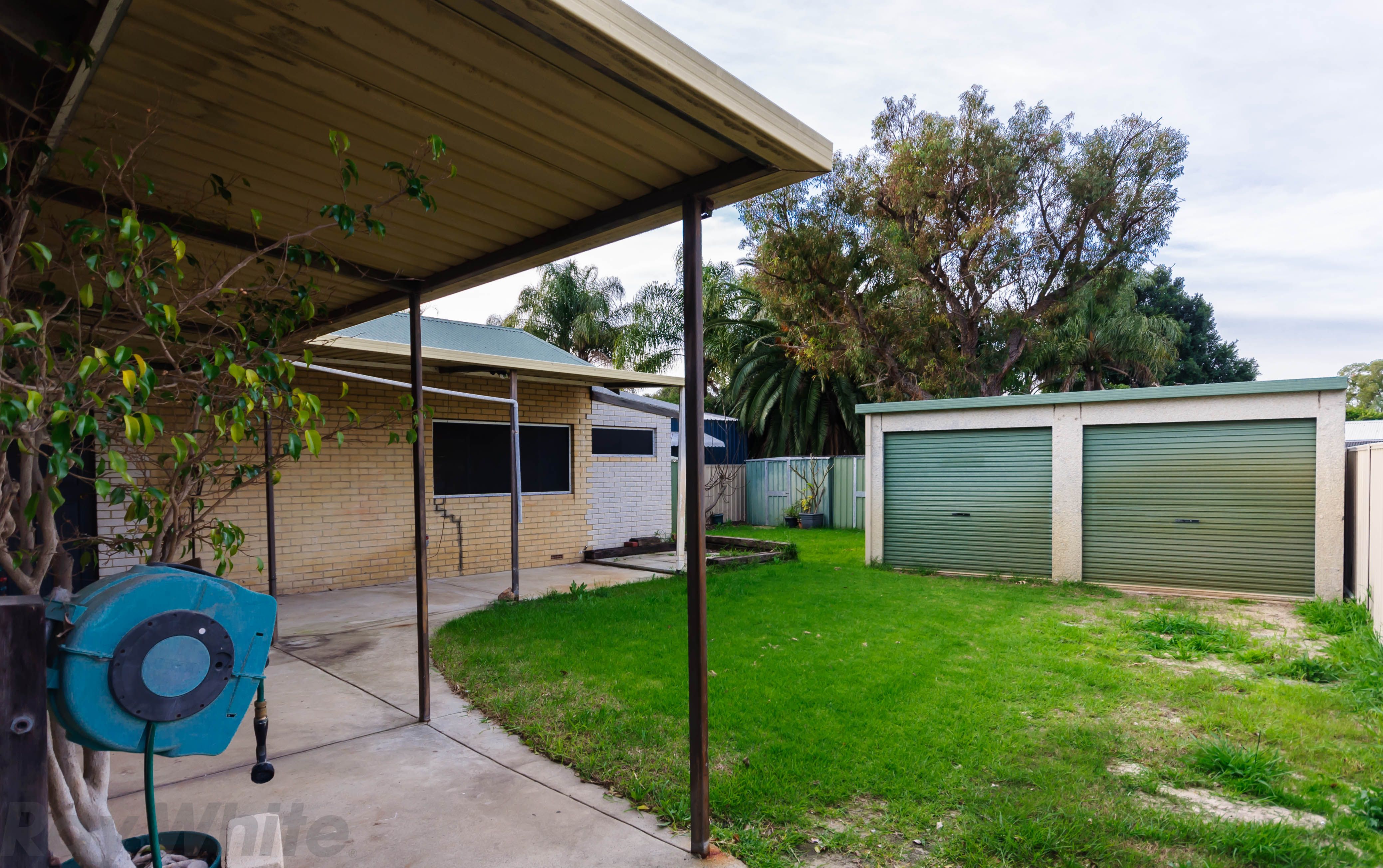 4 Crellin Way, Cloverdale, WA 6105