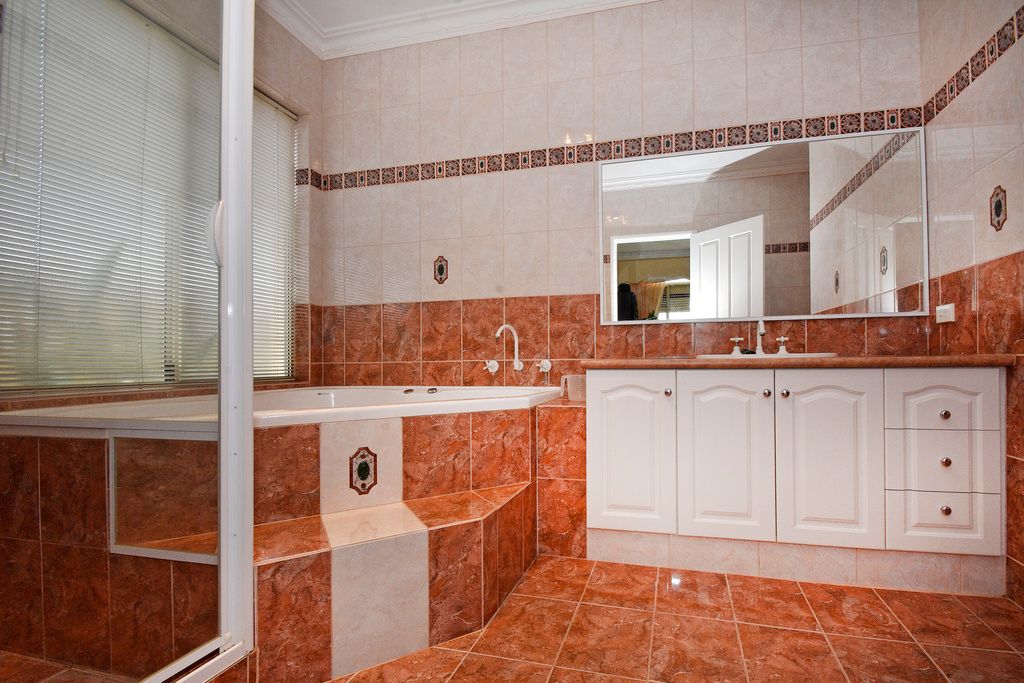 5 Westport Parade, Darch, WA 6065