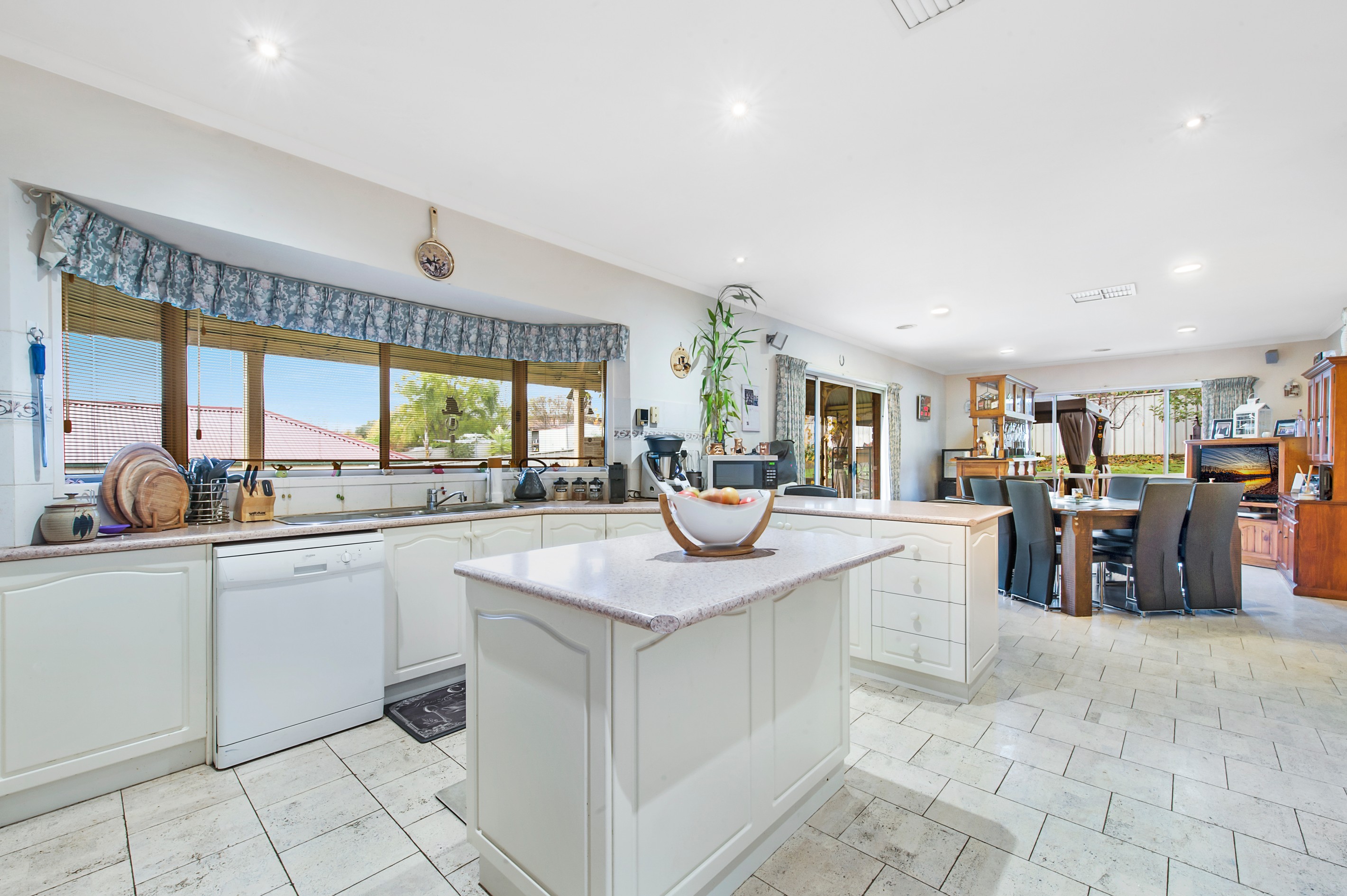 10 Helsingor Avenue, Wodonga, VIC 3690