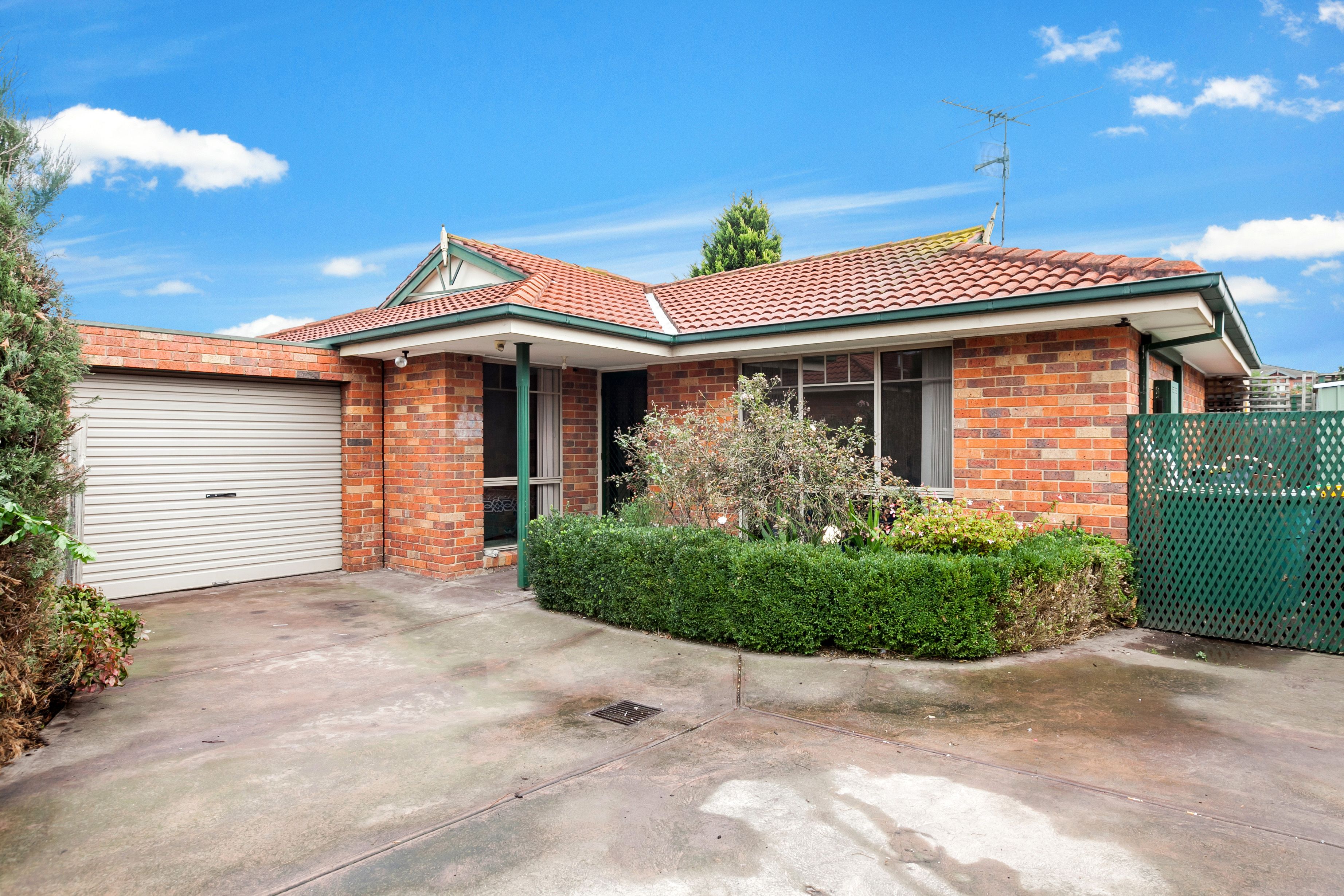7 Bradley Drive, Mill Park VIC 3082