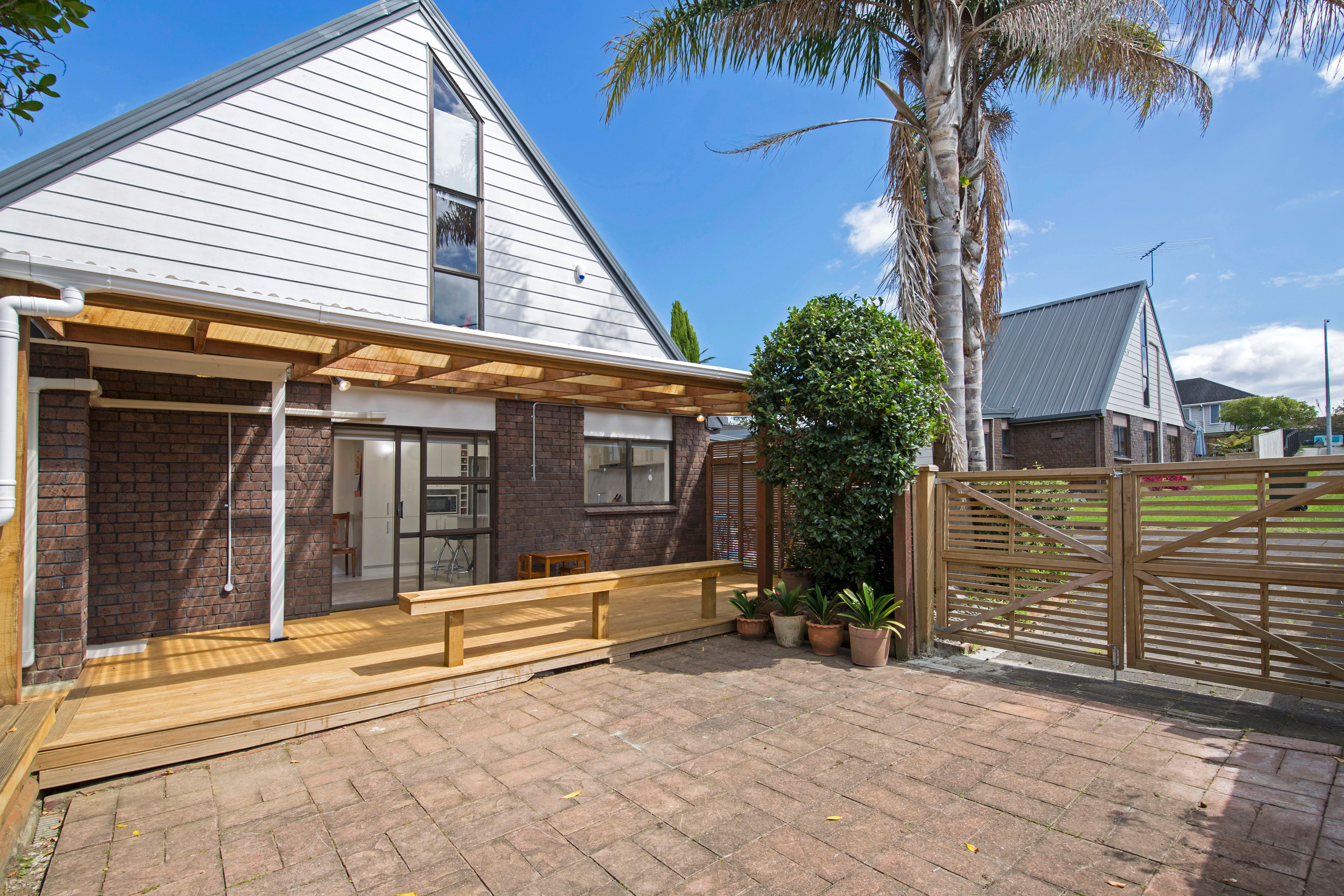 2/13 Anna Watson Road, Half Moon Bay, Manukau City