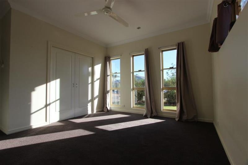 10 Yirrawari Street, Baynton, WA 6714