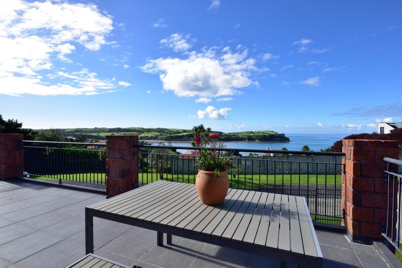 Location Plus, Seaviews & Spacious Living - Gulf Harbour