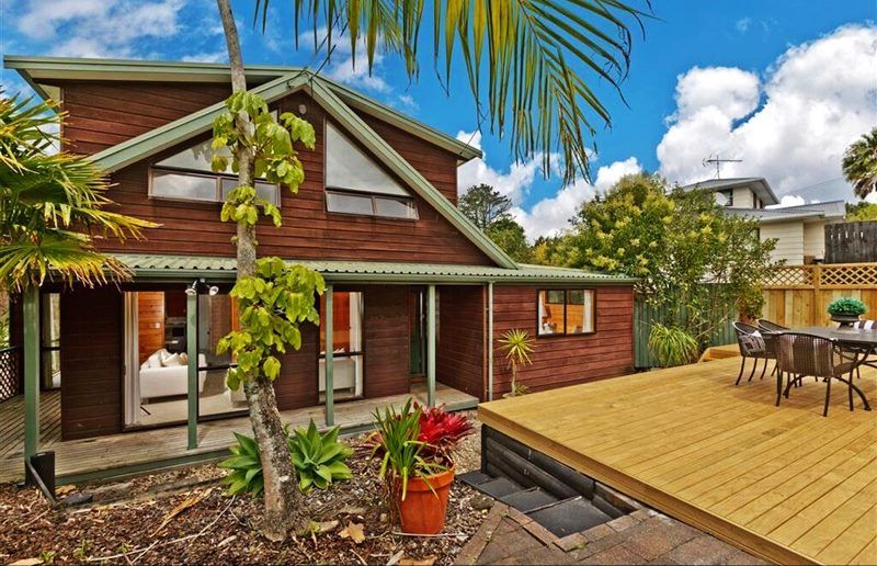2 Rossmore Terrace, Murrays Bay, North Shore City