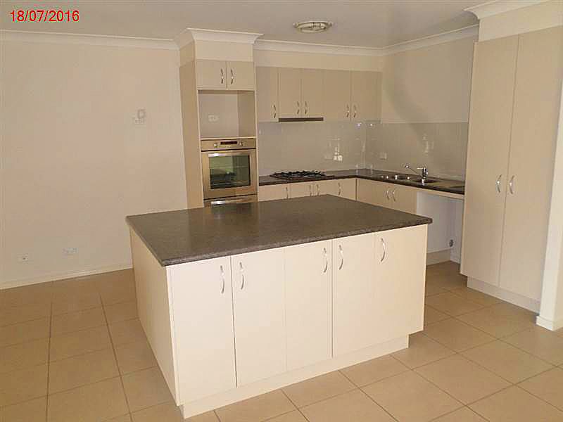 Flinders View, QLD 4305