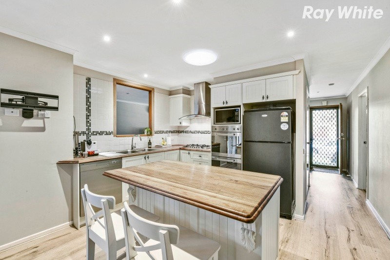 16 Wildwood Walk, Croydon South, VIC 3136