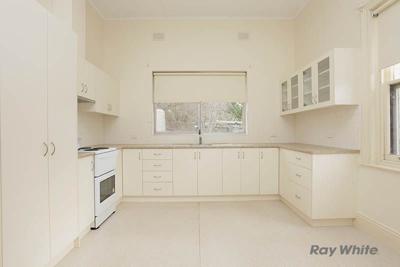 4 Queen Street, Burra, SA 5417
