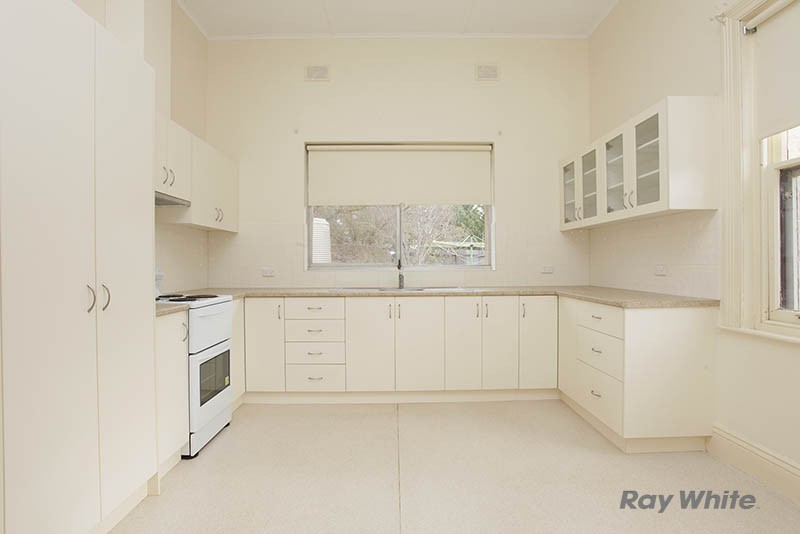 4 Queen Street, Burra, SA 5417