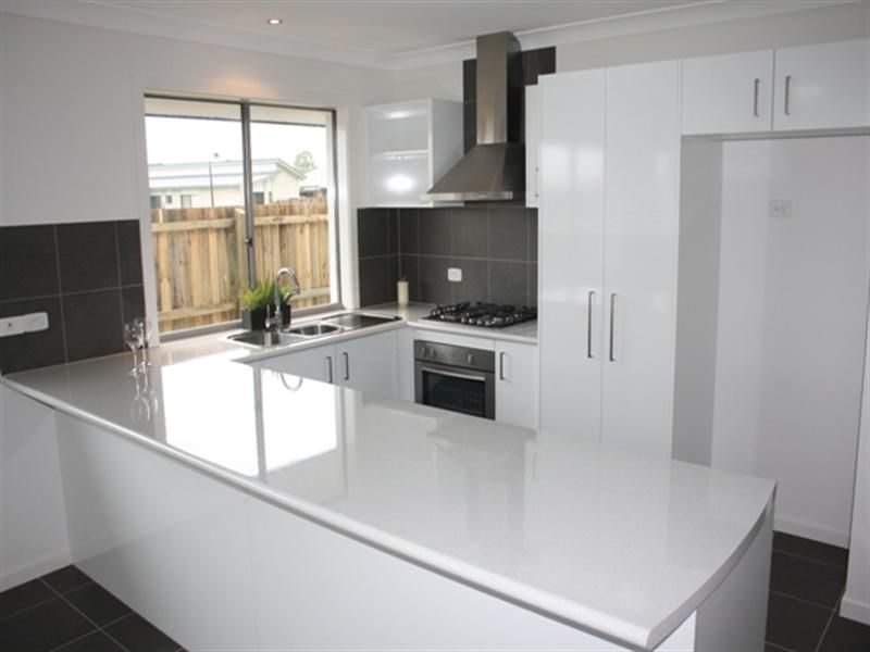 2/5 Zanow Street, North Booval, QLD 4304