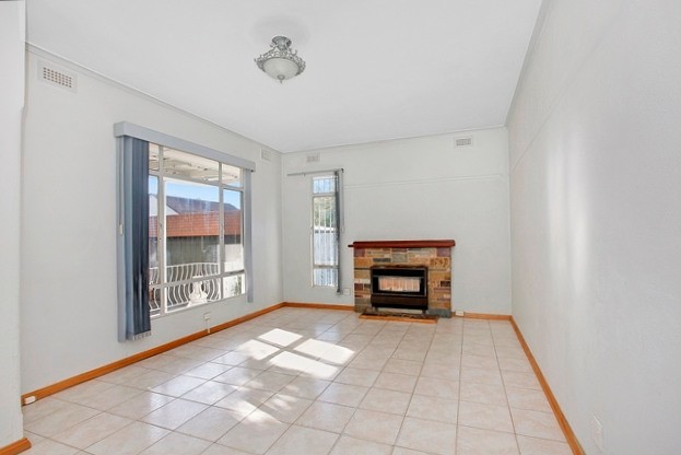 8 Oulton Crescent, Reservoir, VIC 3073