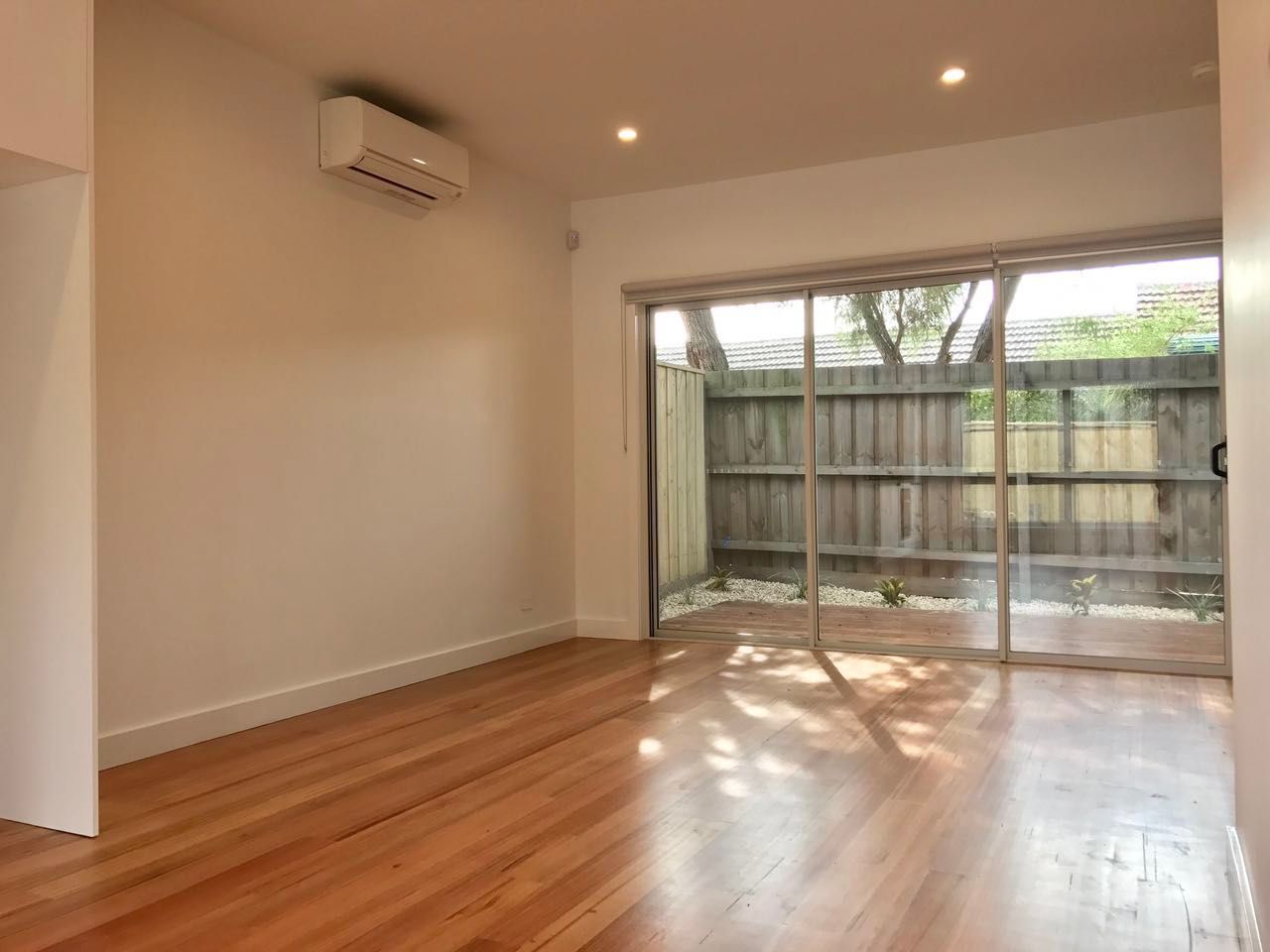 2/9 Tambo Avenue, Reservoir, VIC 3073