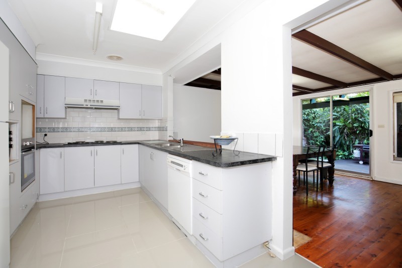 17 Tarawara Street, Bomaderry, NSW 2541