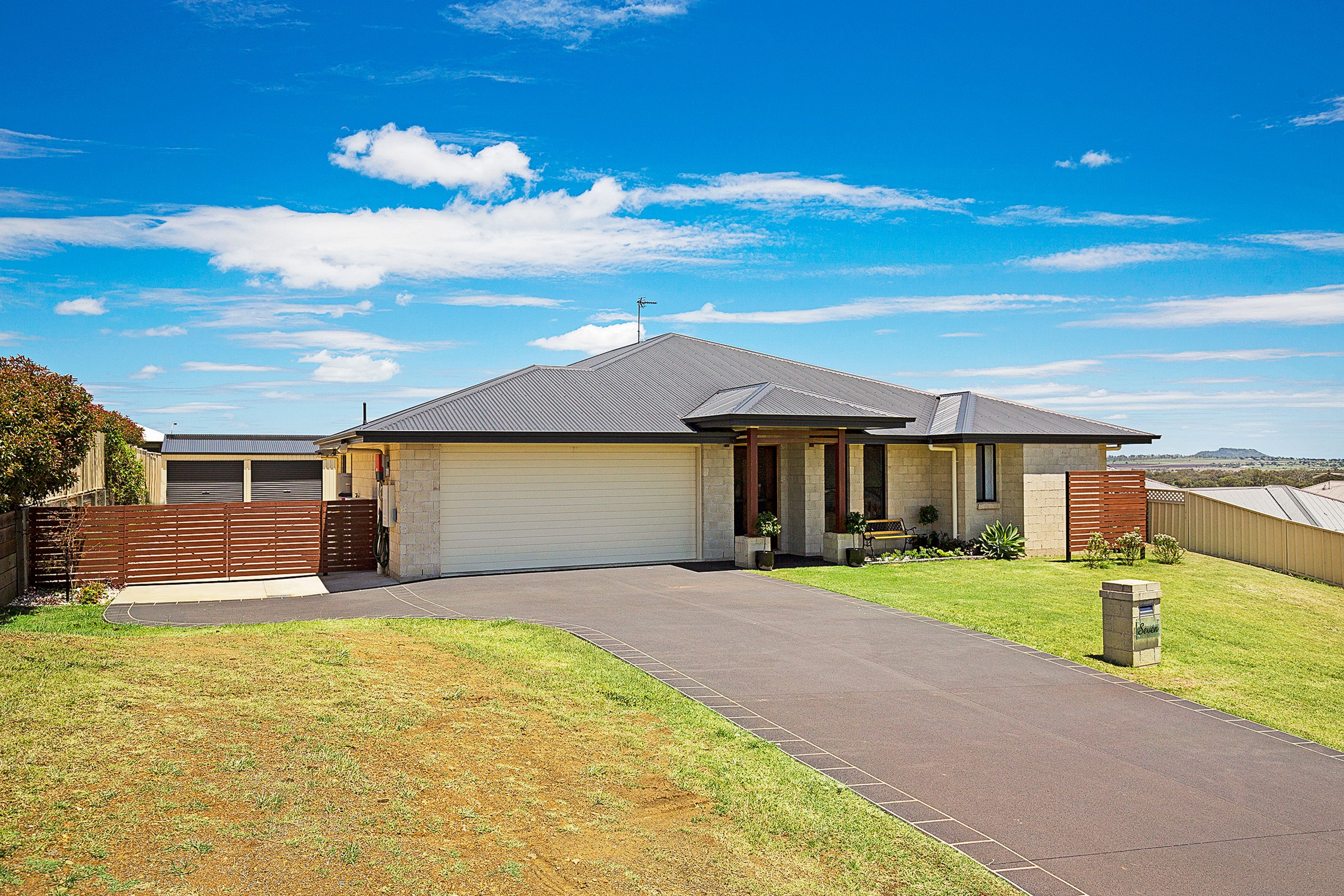 7 Carla Crescent, Westbrook, QLD 4350
