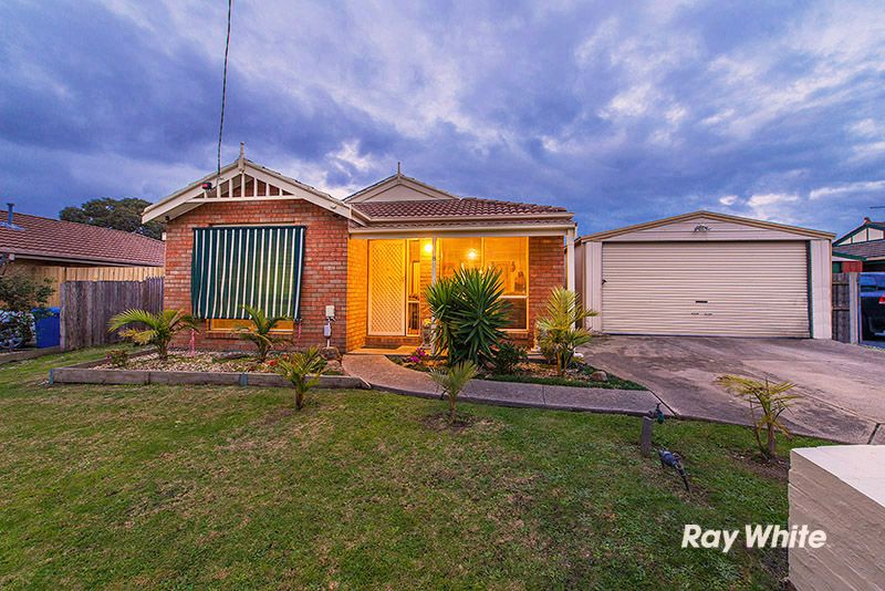 8 Willora Crescent, Cranbourne West VIC 3977