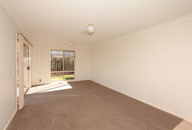 72 Paldi Crescent, Glenfield Park, NSW 2650