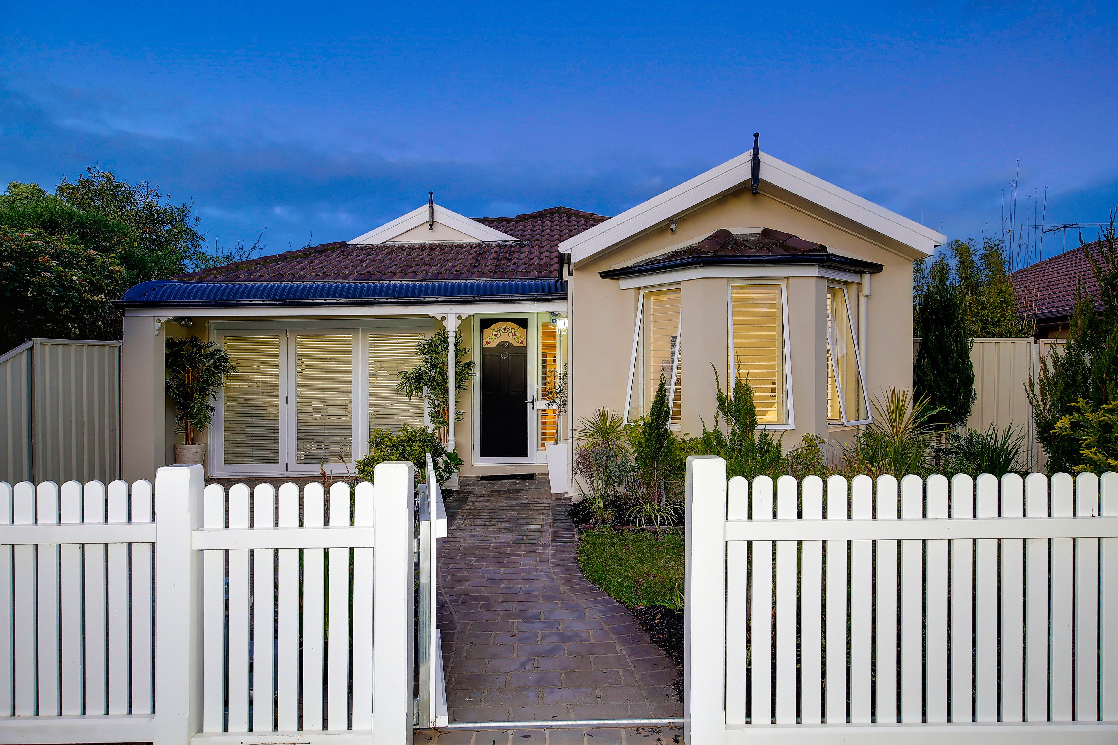 42 Milburn Circuit, Caroline Springs VIC 3023