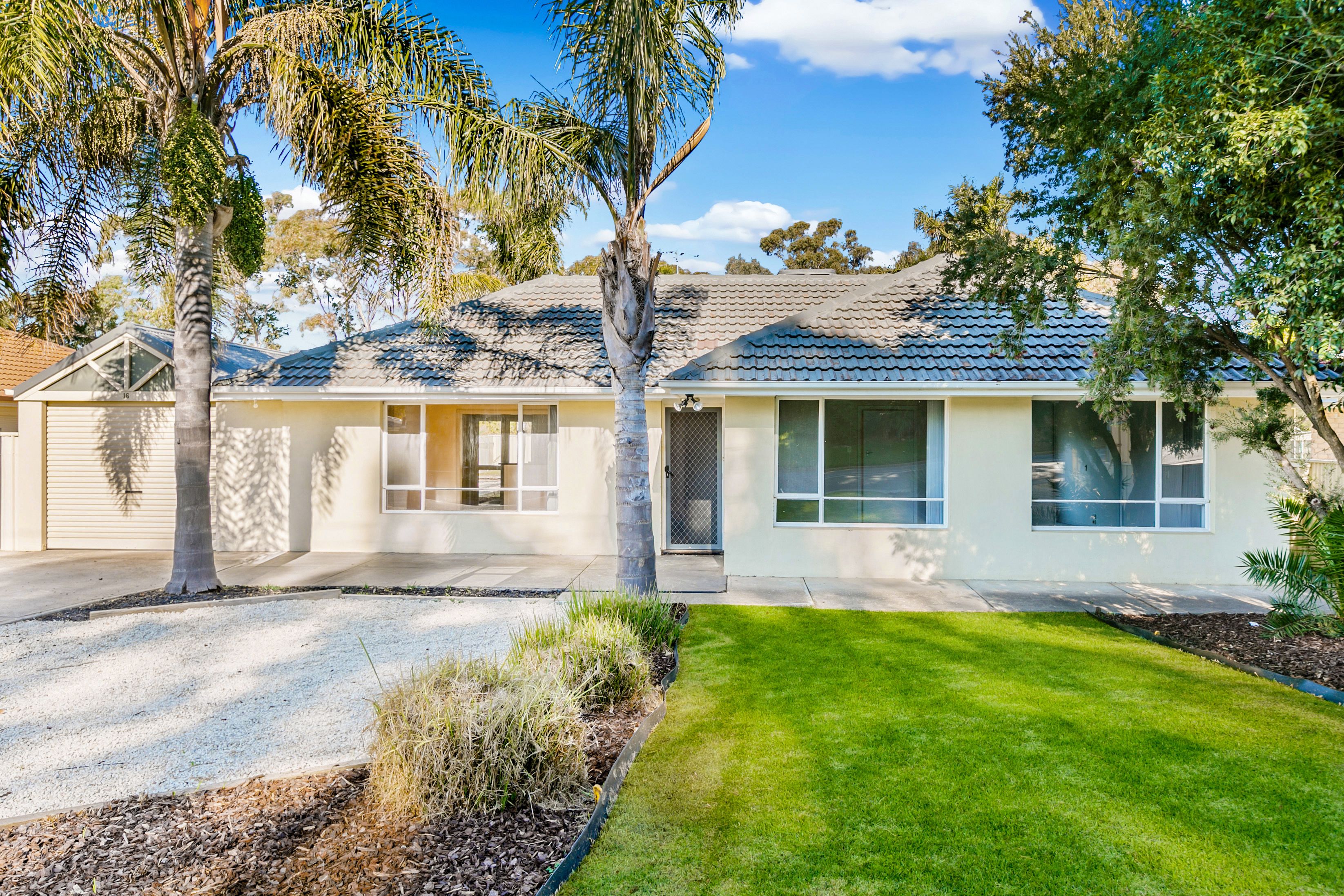 16 Conington Crescent, Morphett Vale SA 5162