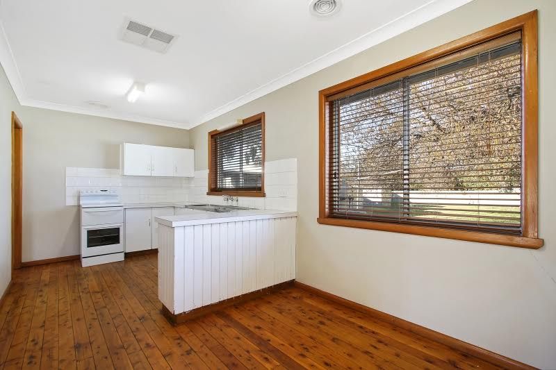324 Sutherland Street, Lavington, NSW 2641