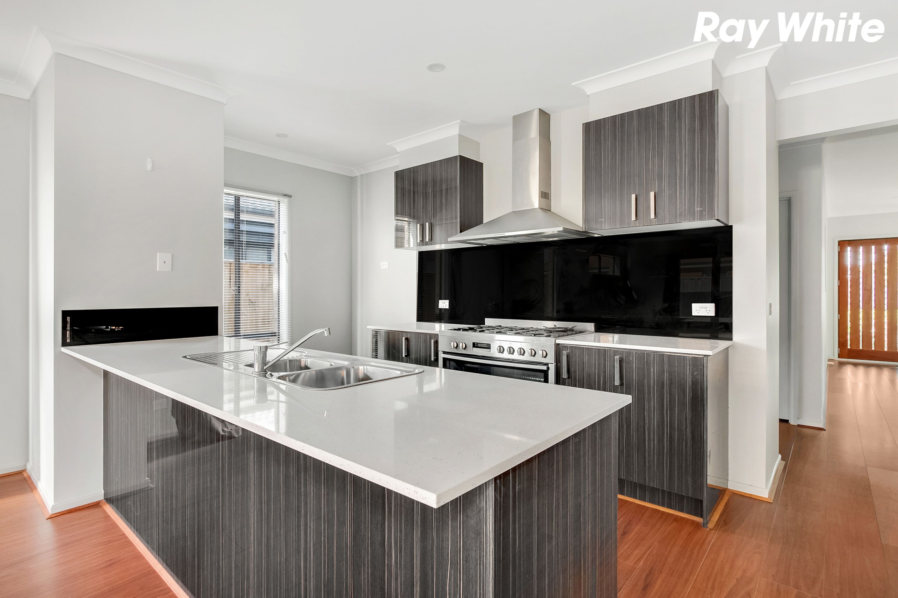 16 Armidale Drive, Pakenham, VIC 3810