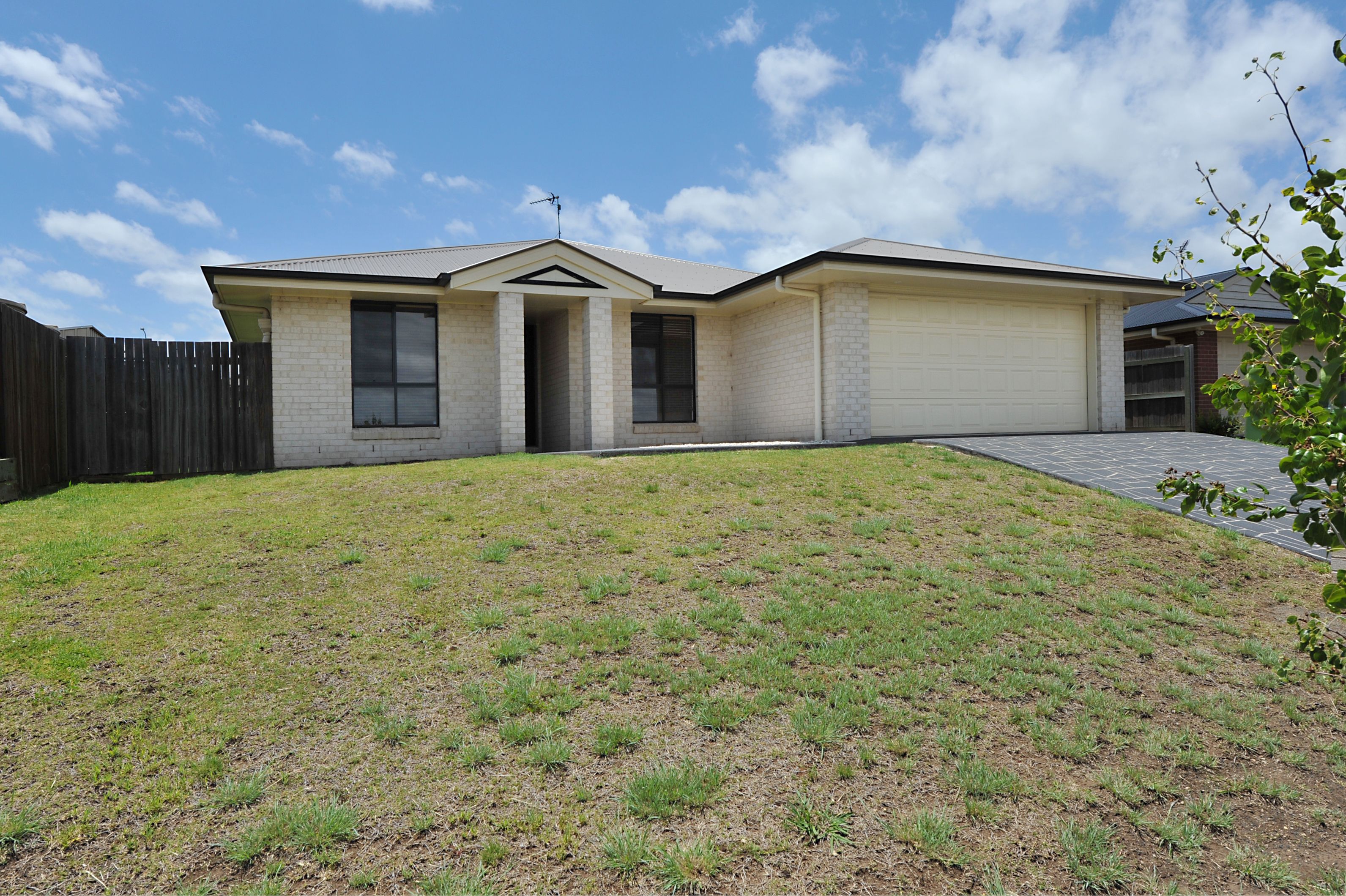 27 Wareena Crescent, Glenvale, QLD 4350