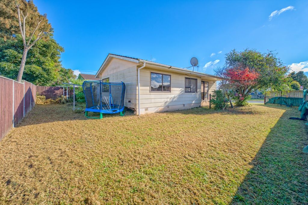 1/2 Burundi Avenue, Clendon Park, Manukau City